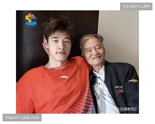 潘展乐训练完直接去吃十块钱盒饭，网友吵翻了